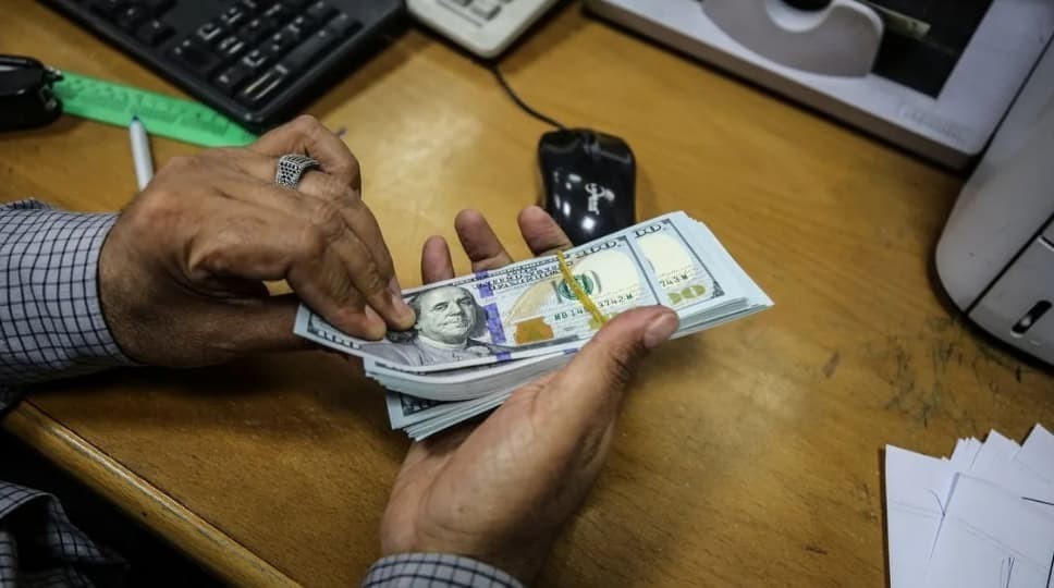 العمادي يعلن عن موعد صرف المنحة القطرية للأسر المتعففة بغزة