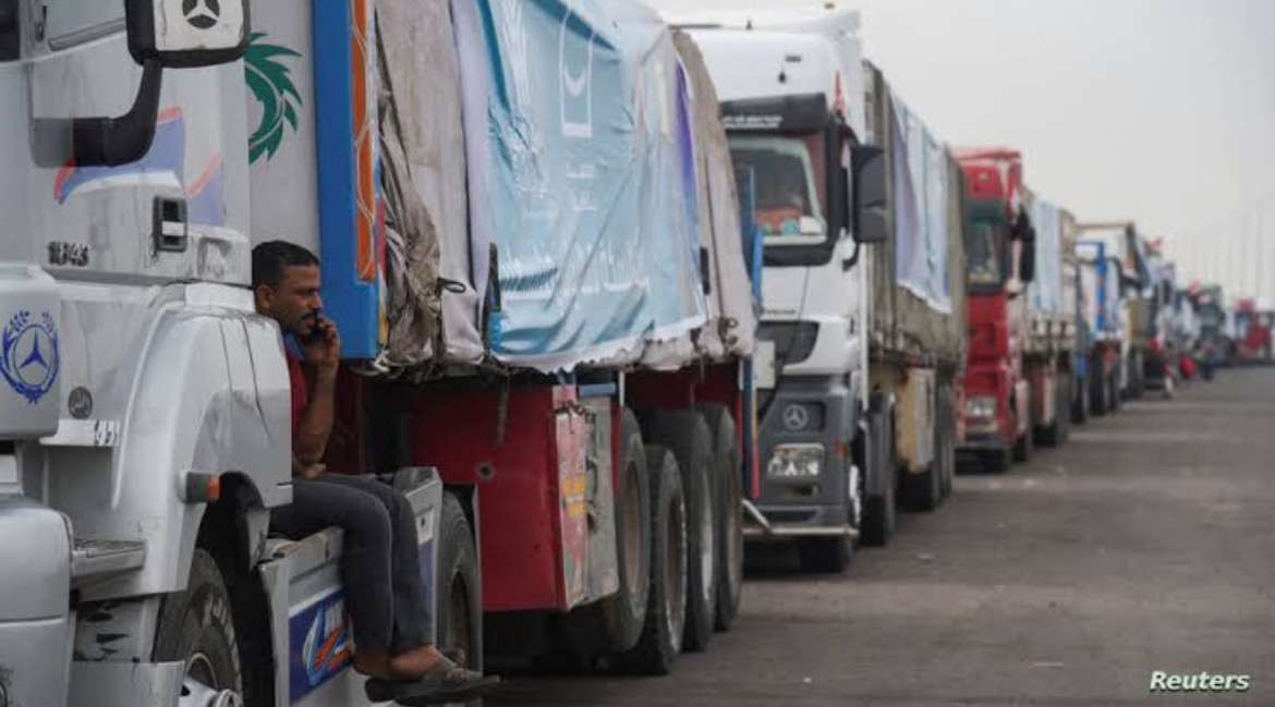 إسرائيل تمنع إدخال الأغطية والملابس والأحذية إلى قطاع غزة