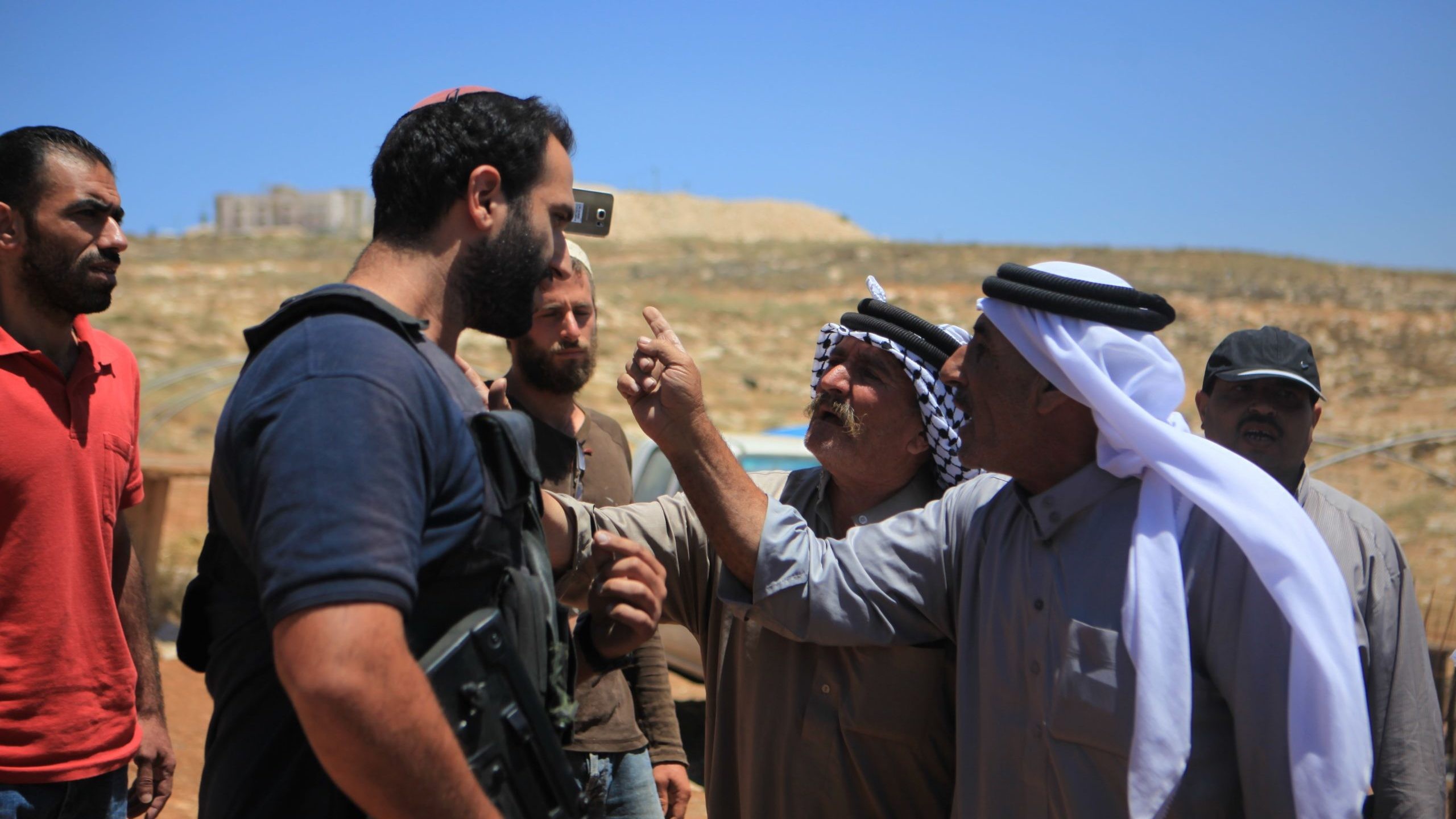 مستوطنون يهاجمون ترمسعيا وقريوت