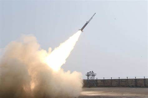 إصابة 30 (إسرائيليًا) إثر إطلاق صاروخ باليستي من اليمن على  (تل أبيب)