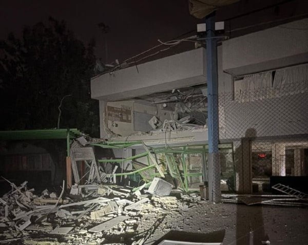 غارات إسرائيلية تستهدف صنعاء والحديدة وتوقع 9 شهداء