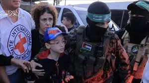 دراسة: إصابة أسرى إسرائيليين سابقين بمتلازمة "ستوكهولم" بعد الإفراج عنهم