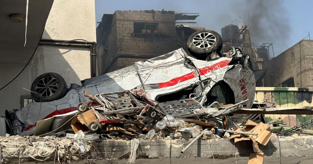 باحات مستشفى كمال عدوان.