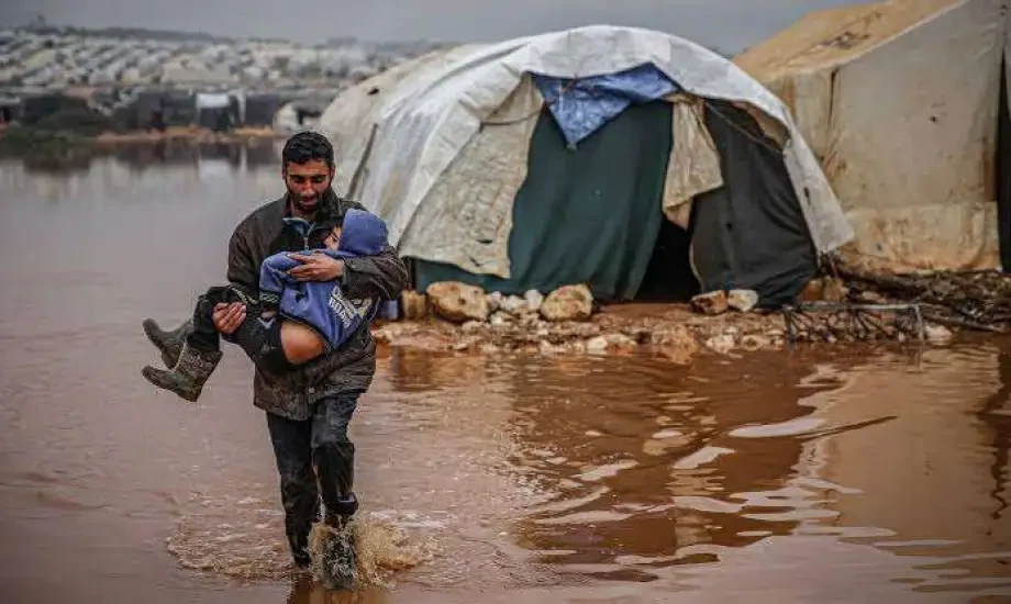 موقع طقس فلسطين: منخفض جوي يؤثر على المنطقة يوم الغد لعدة ساعات.