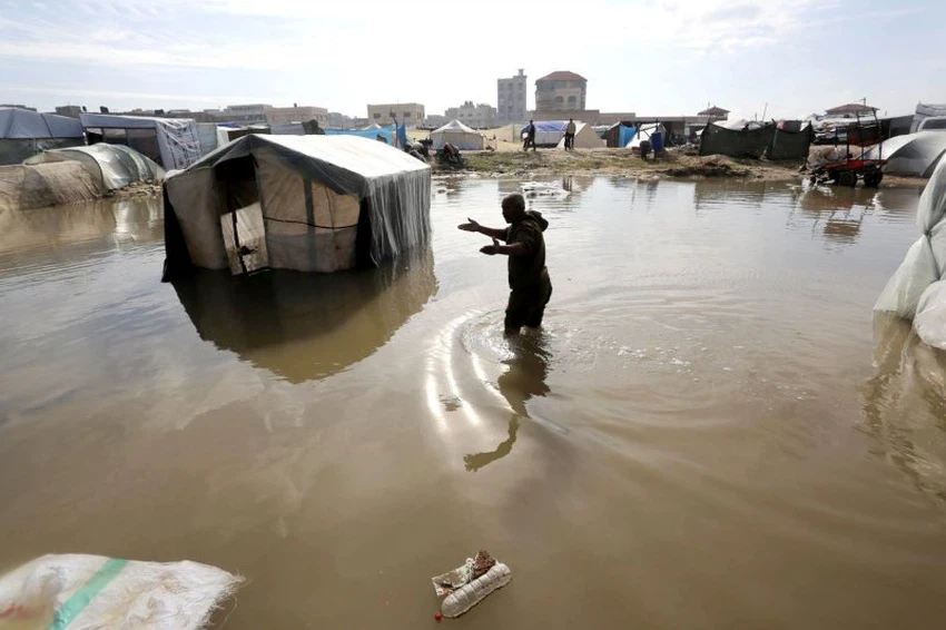 الدفاع المدني في غزة يحذر من العواصف والأمطار الغزيرة