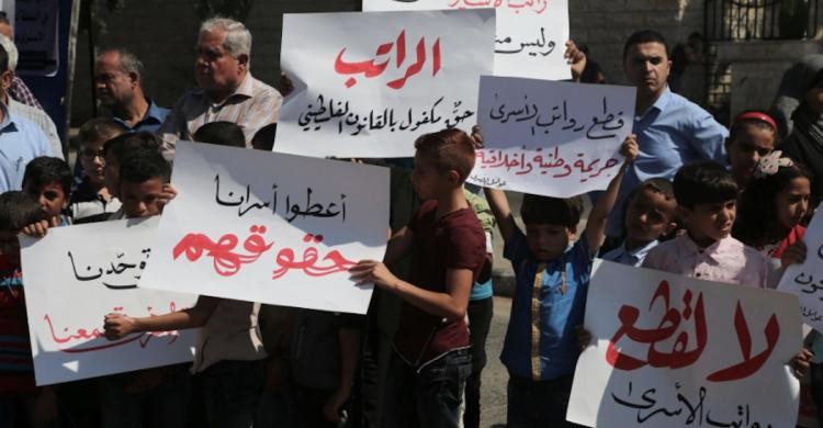 ترحيب أمريكي بقرار عباس إلغاء نظام رواتب الشهداء والأسرى والجرحى