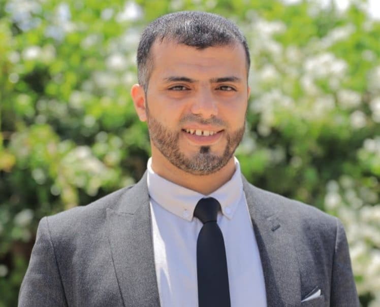 الصحافي محمد عبد العزيز .