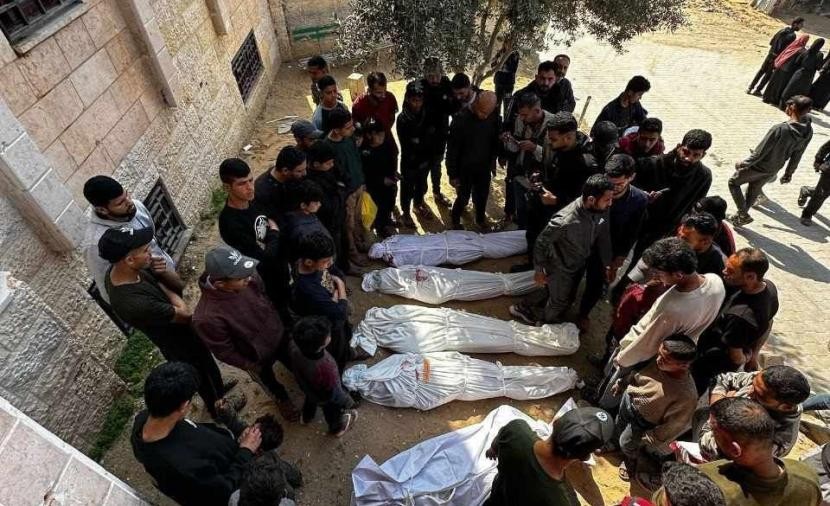 كانوا يوزعون الخير على اللاجئين... هكذا اغتال الاحتلال تسعة من عمال الإغاثة