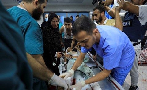 جهات طبية وإنسانية تجدد تحذيرها من كارثة صحية وشيكة في غزة