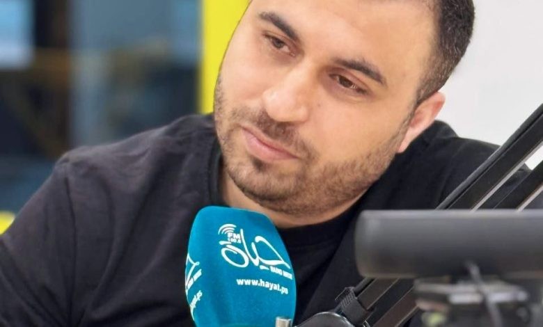 منتدى الإعلاميين يدين اعتقال الصحفي أدهم الخروبي ويطالب بالإفراج عنه