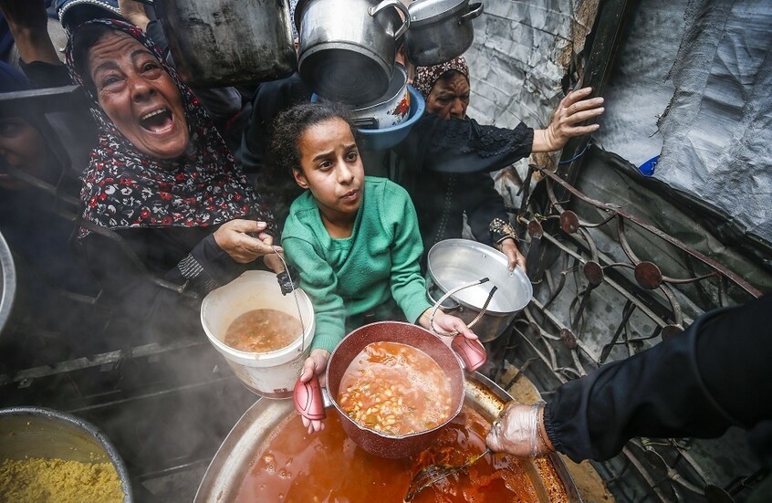 شبكة المنظمات الأهلية تحذر من توقف التكيات والمطابخ المجتمعية في غزة