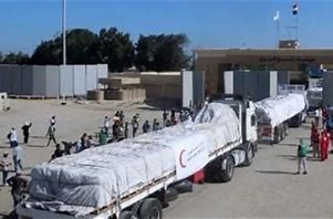 شاحنتان محملتان بالأكفان تصلان غزة ضمن المساعدات