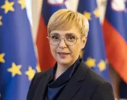 رئيسة سلوفينيا (ناتاشا بيرتس موسار)