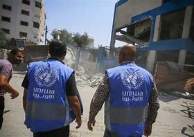 الاحتلال يقتحم مدارس (الأونروا) في شعفاط ويأمر بإغلاقها