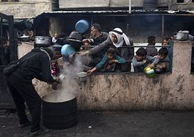 غزة تقاتل ببطون خاوية وقلوب لا تنحني