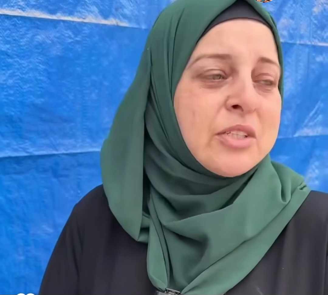 والدة الطفل محمد العصار