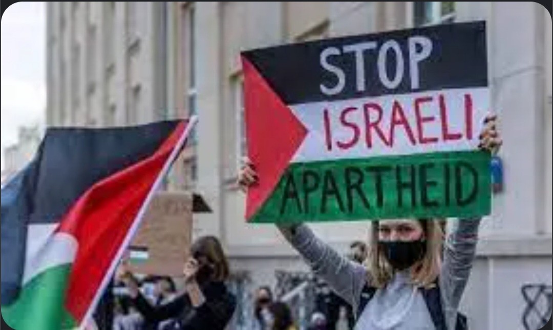 الجبهة الشعبية تثني على قرار برشلونة بقطع العلاقات مع الاحتلال