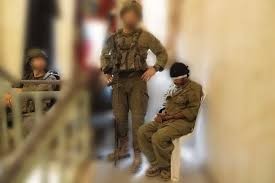 حماس: استخدام جيش الاحتلال الفلسطينيين دروعاً بشرية: جريمة حرب وانهيار أخلاقي