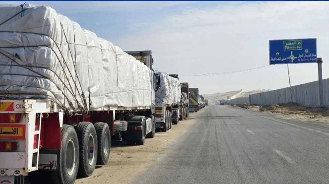 70 شاحنة مساعدات تتعرض لسرقة جماعية بمحافظة خان يونس