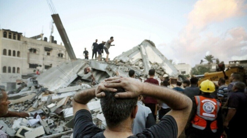 14 شهيدًا بينهم 3 من منتظري المساعدات بنيران الاحتلال منذ فجر اليوم