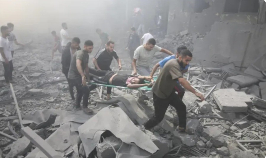 10 شهداء وإصابات جراء قصف الاحتلال لمنزل في حي الصبرة