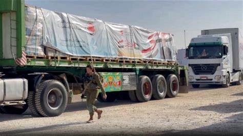 تعليق نقل المساعدات في غزة بعد استهداف قافلة إنسانية واستشهاد أحد السائقين