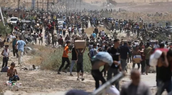 شهداء وإصابات جراء استهداف الاحتلال تجمعات قرب مراكز توزيع المساعدات في غزة