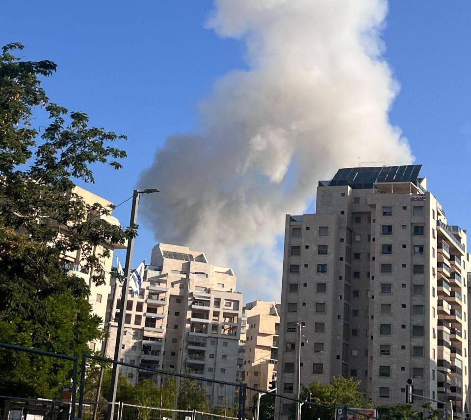 صواريخ تزرع الرعب وتخلّف دمارًا واسعًا في العمق الإسرائيلي