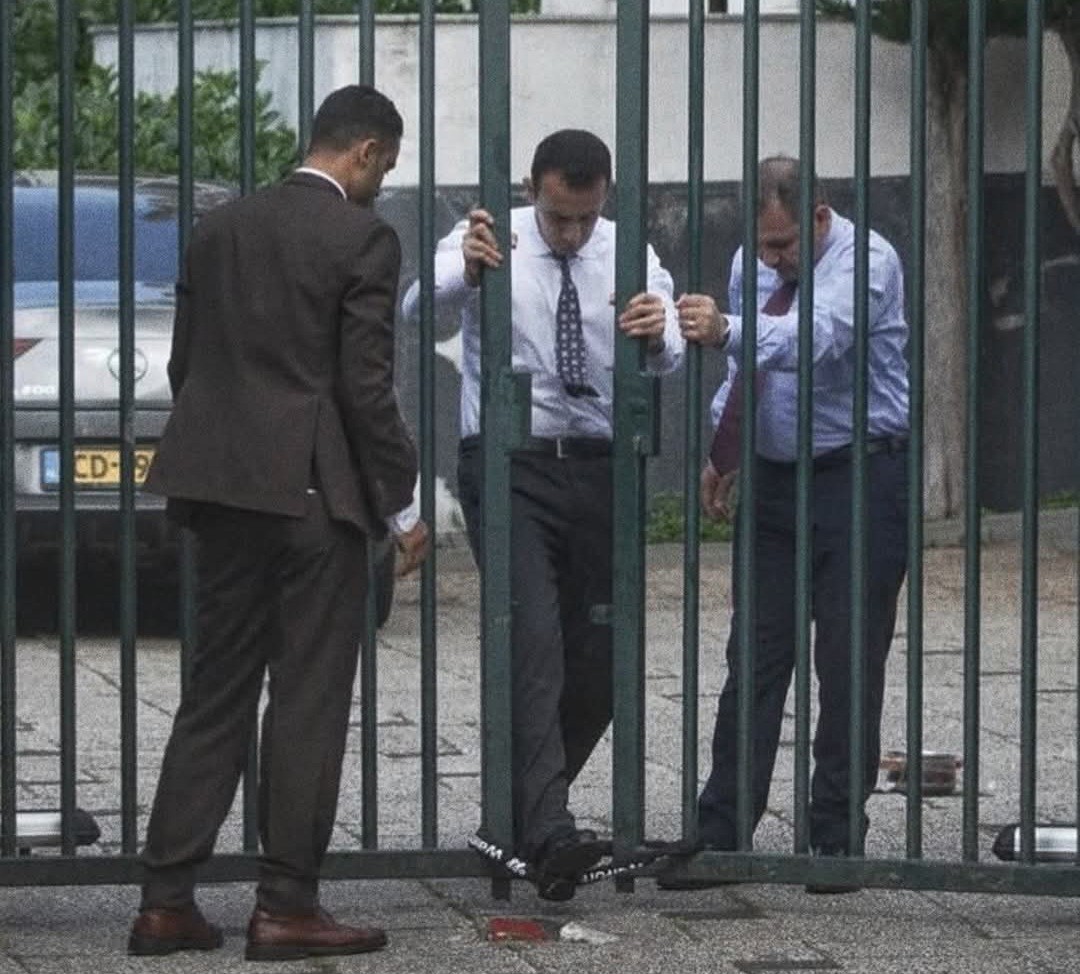 نُشطاء يغلقون سفارات غربية تضامنًا مع غزة واحتجاجًا على جرائم الاحتلال