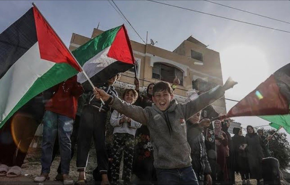 فرحة اطفال غزة بإعلان وقف إطلاق النار