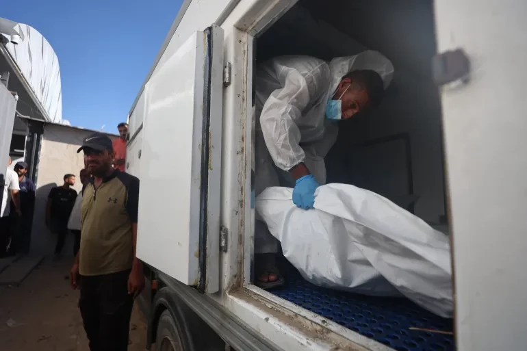 وزارة الصحة بغزة: استلام 15 جثمانًا جديدًا من الشهداء المفرج عنهم من الاحتلال