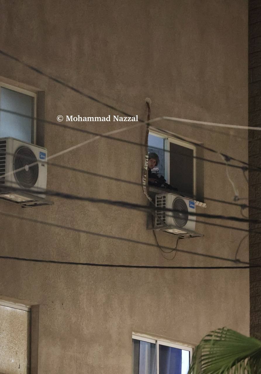 الاحتلال يعتقل 12 فلسطينيا ويحوّل منازل إلى ثكنات عسكرية في الضفة