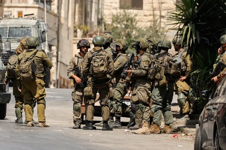 10 معتقلين واعتداءات متواصلة.. قوات الاحتلال تصعّد اقتحاماتها في مدن وبلدات الضفة