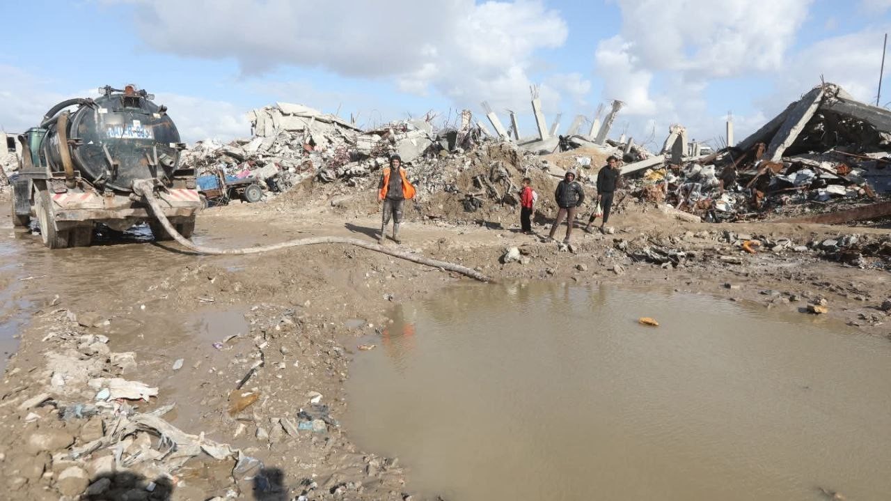 الدفاع المدني: 25 وفاة وانهيار 18 بناية سكنية بفعل المنخفضات الجوية في غزة