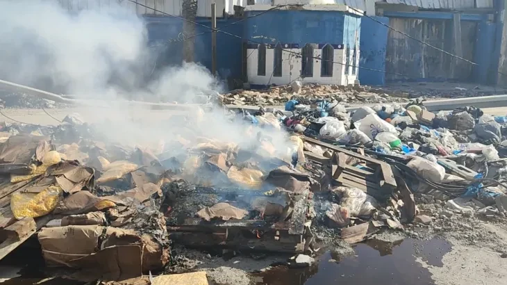 "مباحث التموين" تُحرر 65 محضر إتلاف وتُتلف 685 طنًا من مواد غذائية فاسدة في غزة