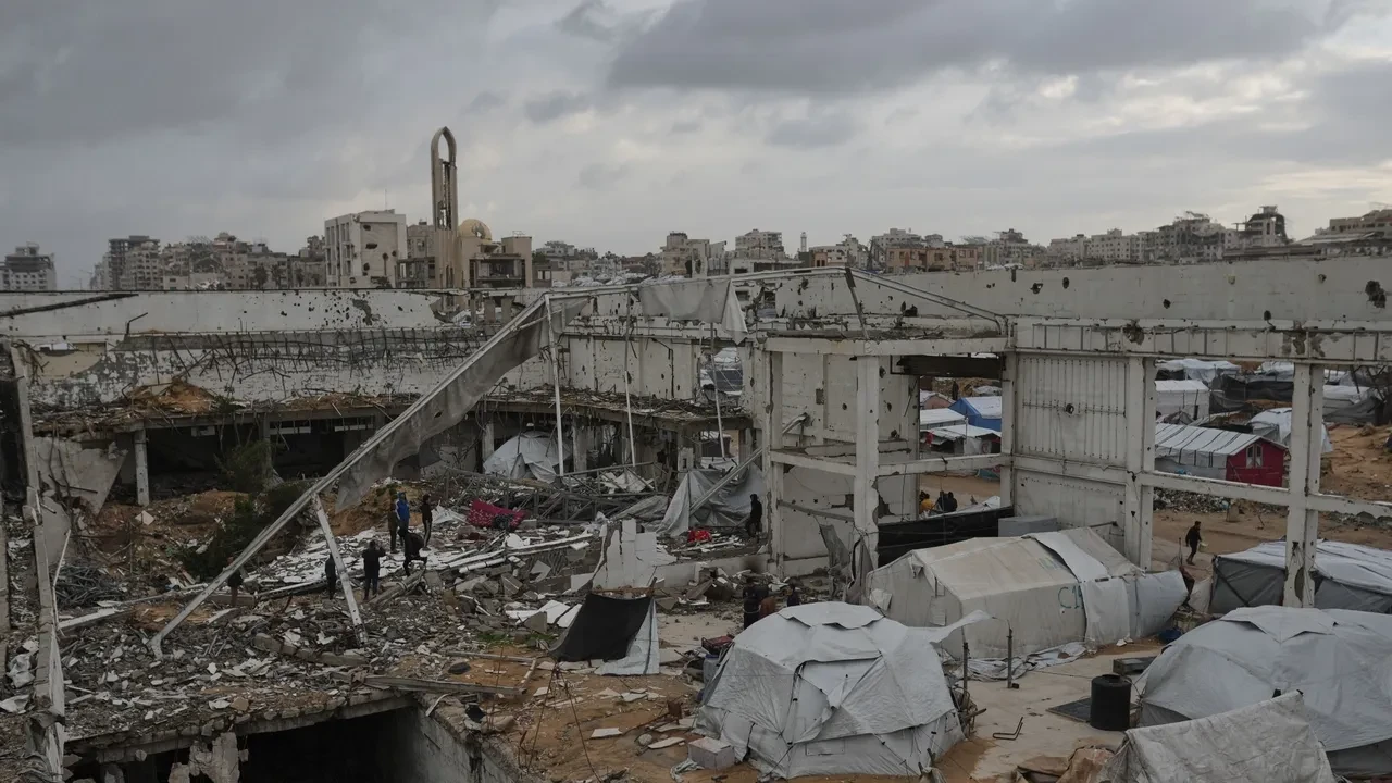 غزة بين مطرقة الكارثة الإنسانية وسندان التحول السياسي