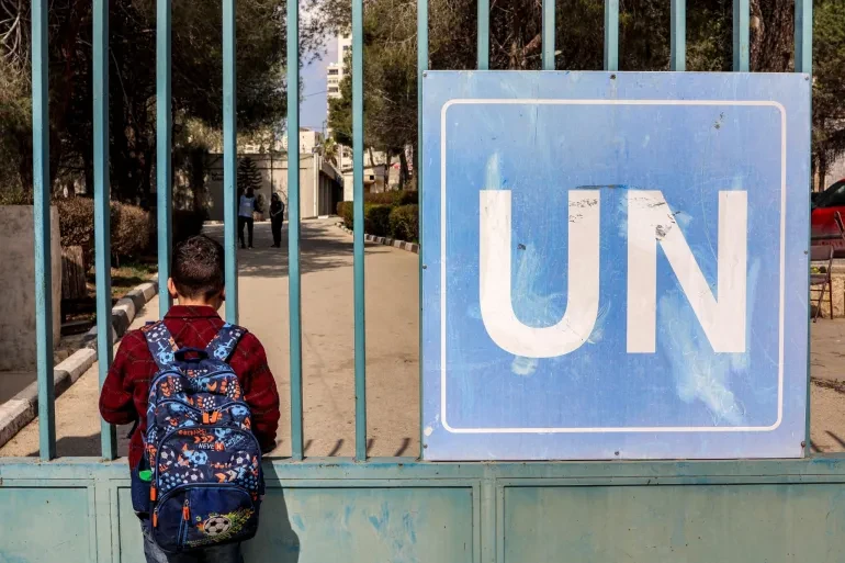 جرافات الاحتلال تقتحم مقر “أونروا” في القدس وتهدم منشآت داخله