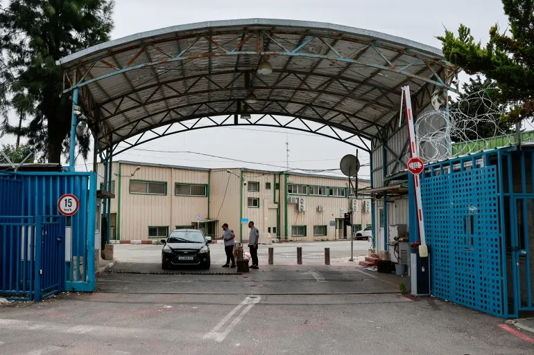 (إسرائيل) تُخطر الأونروا بقطع الكهرباء والمياه عن مقارها في القدس