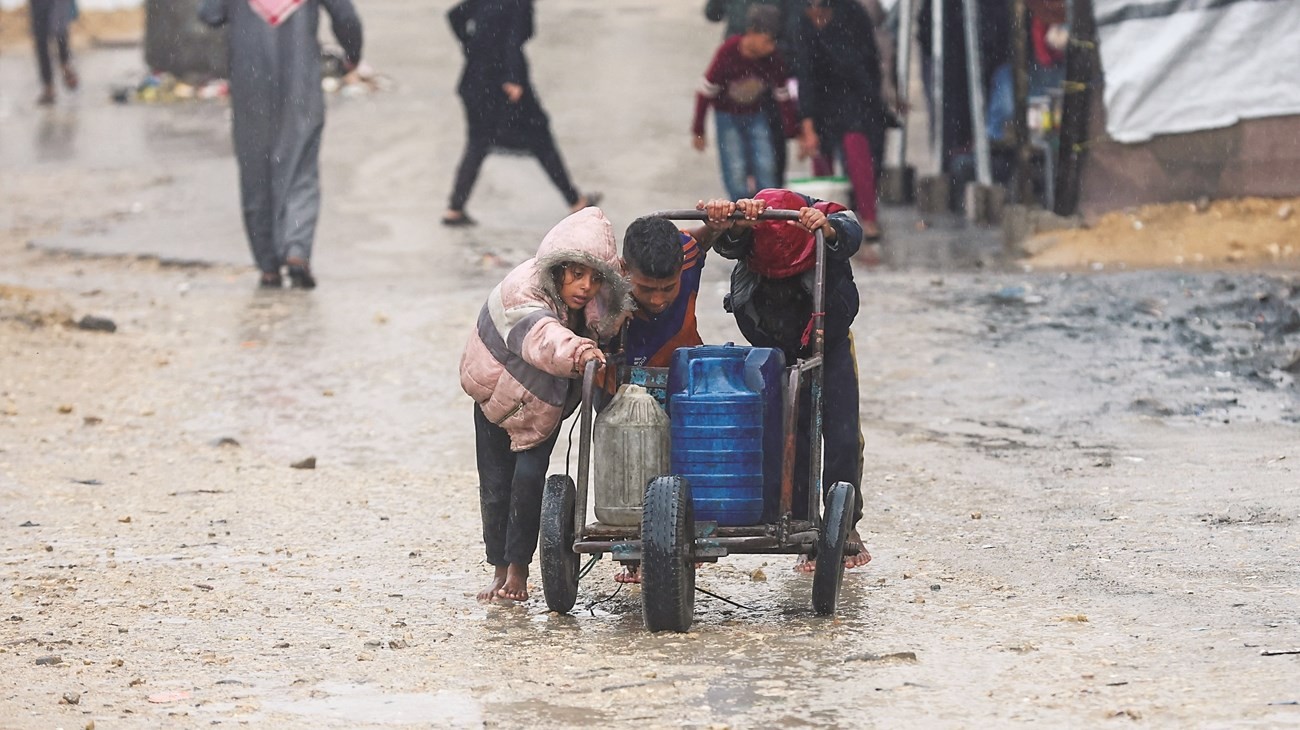 إنفلونزا حادة بلا علاج تخيم على غزة