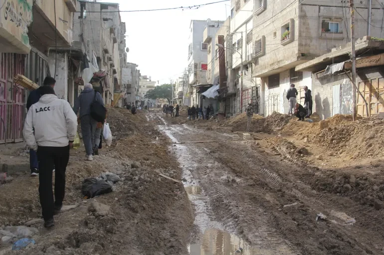 عام على السور الحديدي.. نزوح جماعي شمال الضفة