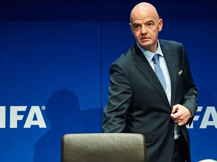 "غير مسؤولة وطفولية".. أوكرانيا تنتقد إنفانتينو والجدل يتصاعد حول معايير فيفا