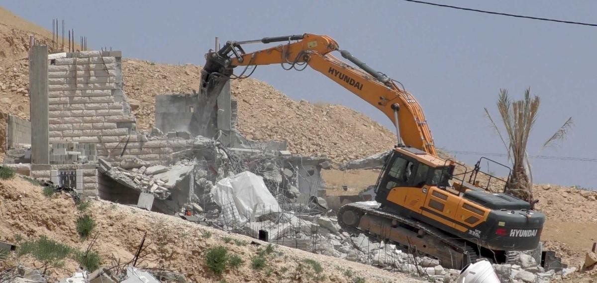 حتى الطريق إلى المدرسة مرعب.. واقع حياة قرية عين الديوك بين هجمات المستوطنين اليومية