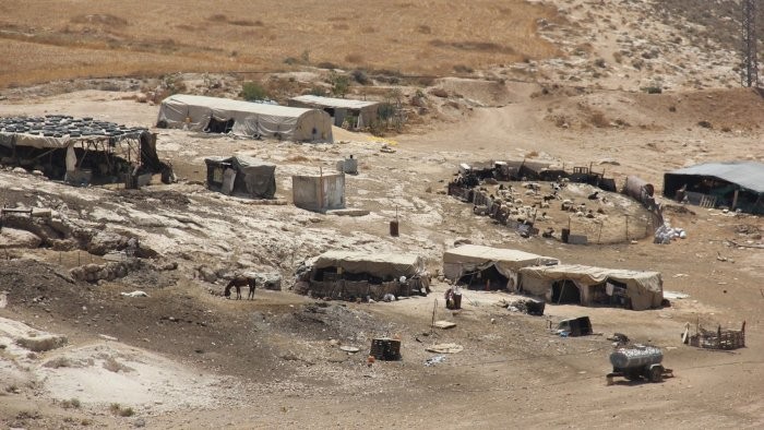 مأساة سوسيا في مسافر يطا..  المستوطنون ينهالون على حياة الفلسطينيين وقطعانهم