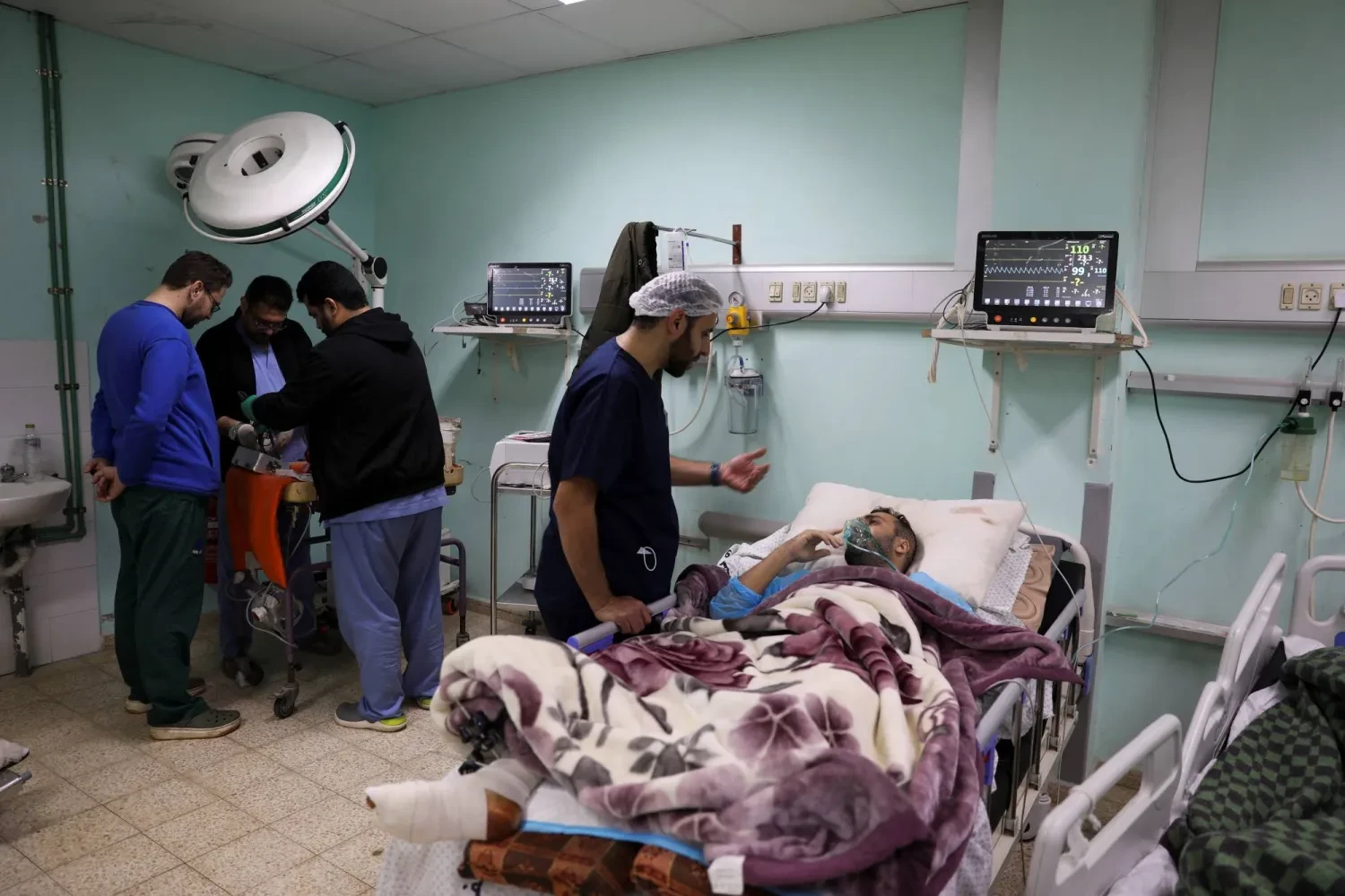 الصحة بغزة تحذر: آلاف الحالات الحرجة محاصرة بسبب قيود السفر عبر رفح