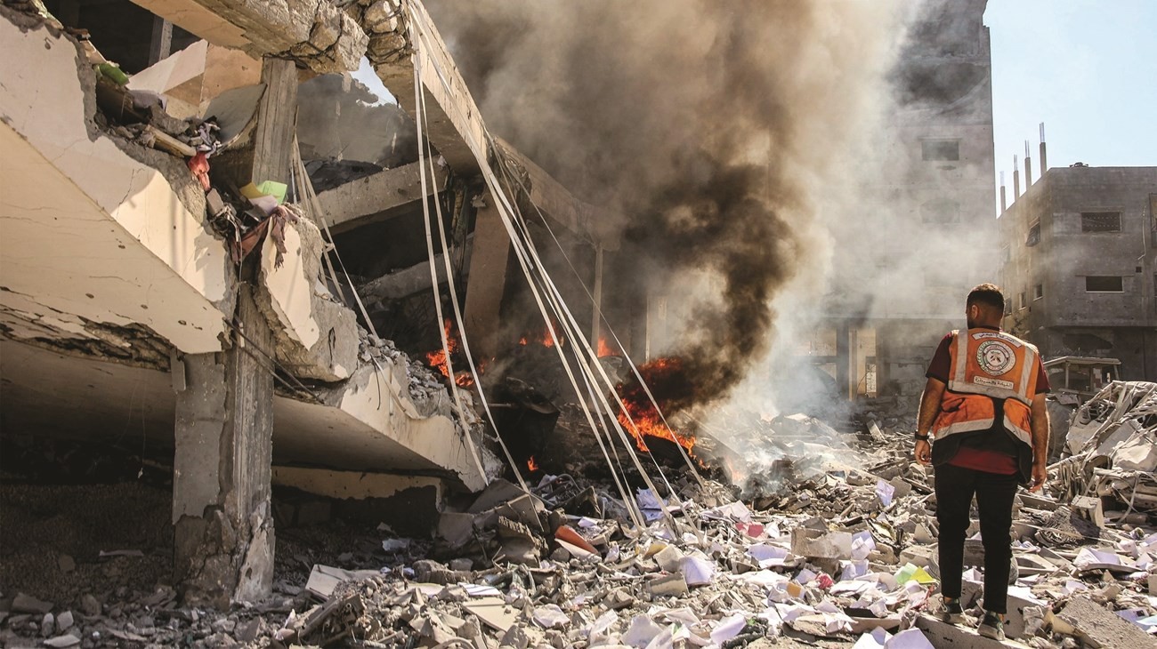 تحت الأنقاض وبإمكانات شبه معدومة.. الدفاع المدني يعود إلى شمال غزة