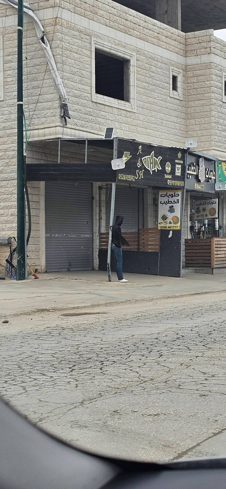 إضراب تجاري في قرية قبلان جنوب نابلس رفضاً لإقرار الاحتلال قانون إعدام الأسرى