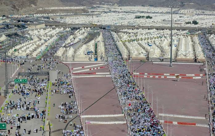 توافد الحجاج استعداداً لانطلاق مناسك الحج