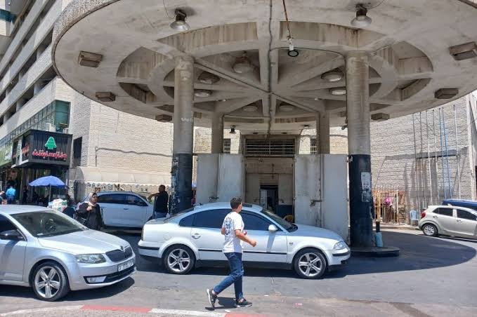 أزمة "سقف الشيكل" تتفاقم في الضفة.. إغلاق محطات وقود وتحذيرات من اضطراب اقتصادي