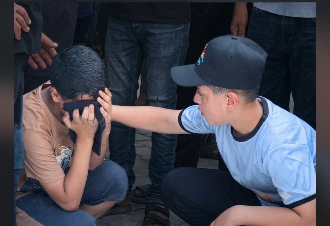 نجا وحده من عائلته.. أيهم نسمان يعود ليجد أباه وأمه وإخوته قد رحلوا