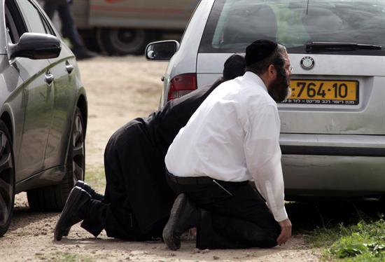 مستوطنون خلال سقوط صواريخ المقاومة (الأرشيف)